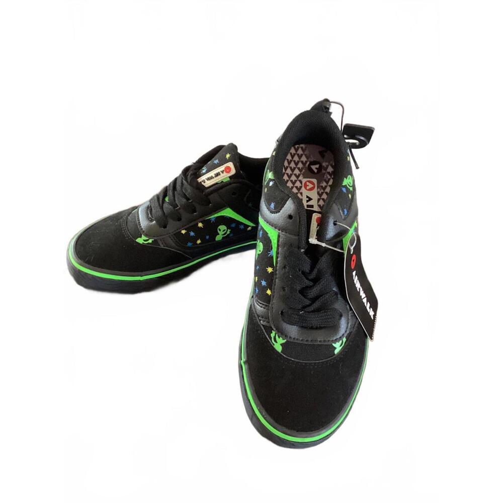 Airwalk Huntington Black and Green Skate Shoes Size 4